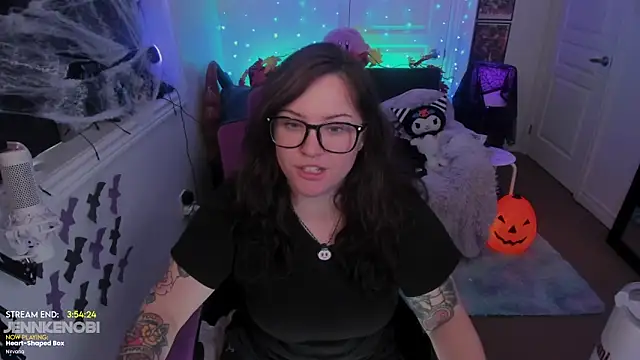 Snapshot of JennKenobi chatting on October 28, 2025, 2:42 pm JennKenobi online show from October 28, 2025, 2:42 pm