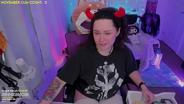 Snapshot of JennKenobi chatting on November 3, 2025, 3:24 pm JennKenobi online show from November 3, 2025, 3:24 pm