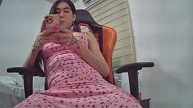 EvaTiffany online show from January 9, 2026, 12:46 am