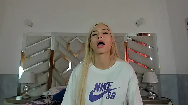 briana wonder69xxx online show from March 31, 2026, 8:20 pm