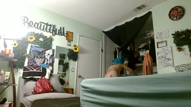 Snapshot of Yescuhh420 chatting on December 19, 2025, 3:46 am Yescuhh420 online show from December 19, 2025, 3:46 am