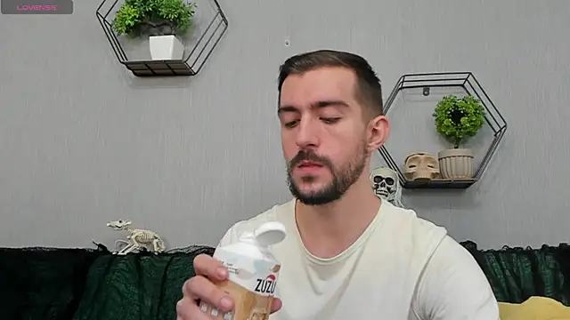 Snapshot of Dylan_Best chatting on October 13, 2025, 11:05 pm Dylan Best online show from October 13, 2025, 11:05 pm