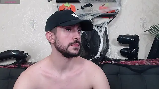 Snapshot of Dylan_Best chatting on October 30, 2025, 12:23 am Dylan Best online show from October 30, 2025, 12:23 am