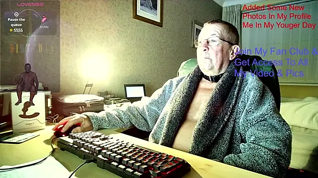 Snapshot of Aandy62 chatting on December 2, 2024, 6:30 am Aandy62 online show from December 2, 2024, 6:30 am