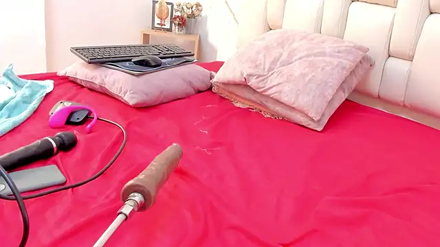 IsiisLovei online show from February 11, 2025, 2:13 pm