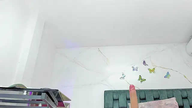 IsiisLovei online show from February 10, 2026, 2:54 pm