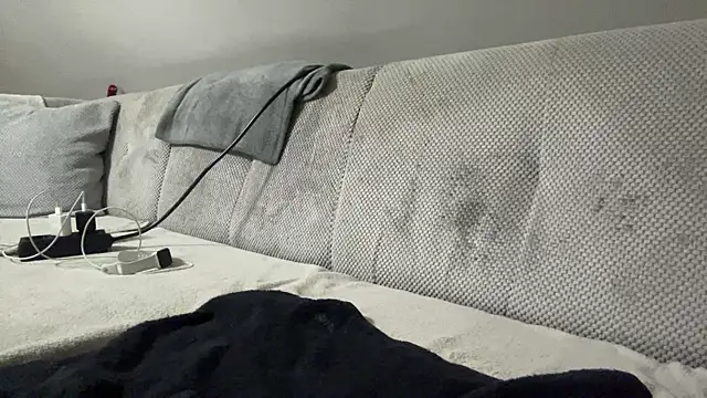 petuletra online show from October 13, 2025, 11:27 pm