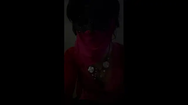 Snapshot of petuletra chatting on March 7, 2026, 11:02 pm petuletra online show from March 7, 2026, 11:02 pm