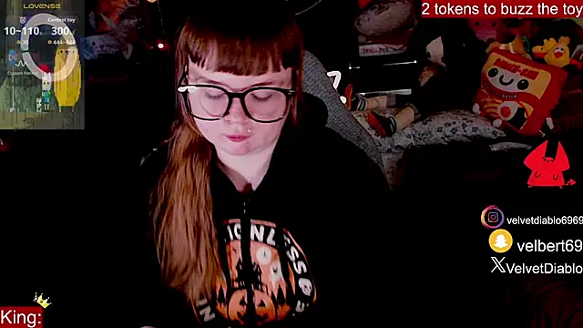 Snapshot of VelvetDiablo chatting on April 23, 2026, 12:01 am VelvetDiablo online show from April 23, 2026, 12:01 am