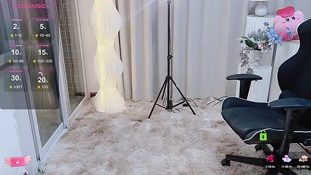 Happy Kitty online show from December 6, 2024, 4:49 pm