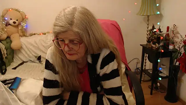 Snapshot of BlairFort chatting on December 14, 2024, 4:20 pm BlairFort online show from December 14, 2024, 4:20 pm