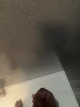 chocolatelongstrokes online show from April 15, 2026, 4:14 pm