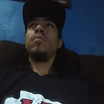 Snapshot of AlexAlejandro13 chatting on April 18, 2026, 2:21 pm AlexAlejandro13 online show from April 18, 2026, 2:21 pm