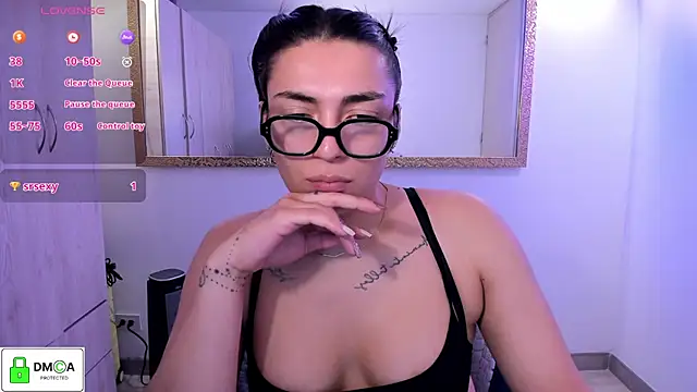 Snapshot of EricaVanderhill chatting on June 13, 2026, 10:29 pm EricaVanderhill online show from June 13, 2026, 10:29 pm