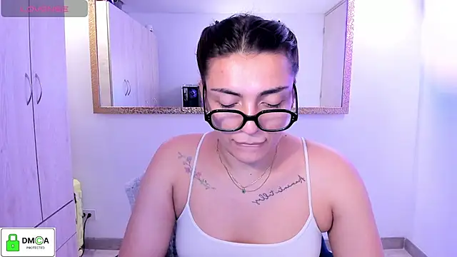 Snapshot of EricaVanderhill chatting on July 22, 2026, 9:39 pm EricaVanderhill online show from July 22, 2026, 9:39 pm
