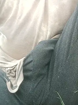 FinableKnee online show from October 3, 2025, 4:09 am