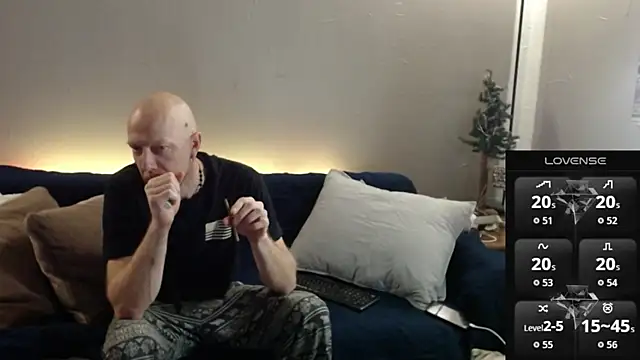 MaxRouger online show from November 27, 2025, 1:57 pm