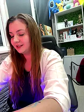 CandyShoopp online show from December 2, 2024, 8:55 pm