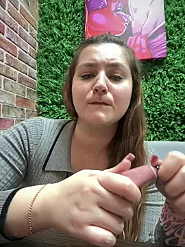 CandyShoopp online show from March 6, 2025, 5:43 pm