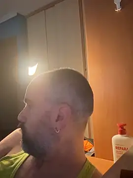 pollito1985 2 online show from February 8, 2026, 4:54 pm