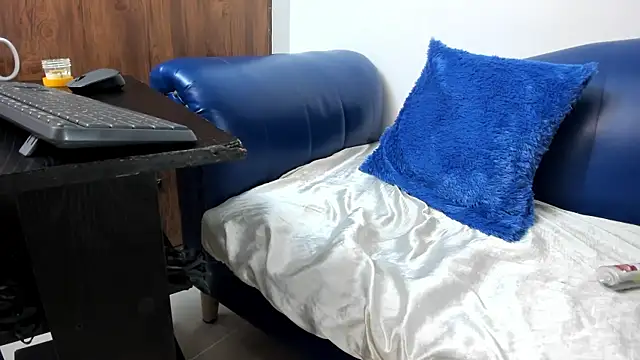 Snapshot of Mature_Skinny chatting on January 10, 2026, 2:24 am Mature Skinny online show from January 10, 2026, 2:24 am