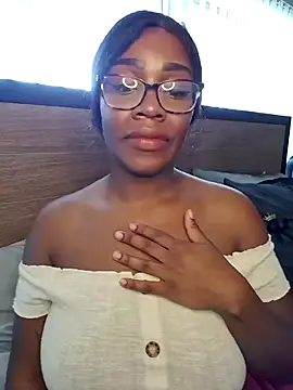 lollycoco online show from November 28, 2025, 6:32 pm