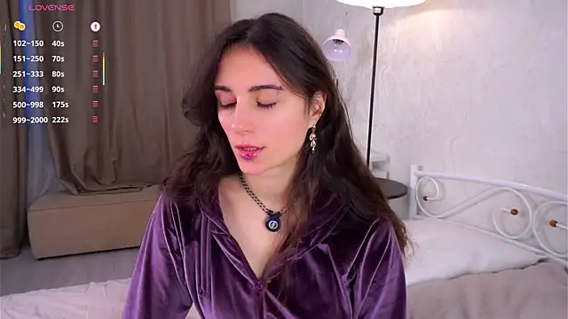 Holla Molly online show from November 13, 2025, 5:17 am