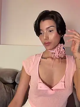 Snapshot of evamoretti chatting on May 3, 2026, 11:33 pm evamoretti online show from May 3, 2026, 11:33 pm