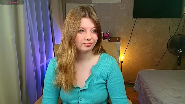 Snapshot of Vivian_cutie chatting on November 22, 2025, 4:22 am Vivian cutie online show from November 22, 2025, 4:22 am