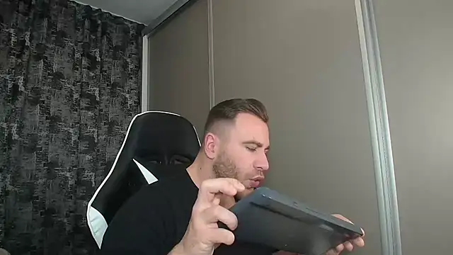 Thori92 online show from January 12, 2025, 1:37 pm