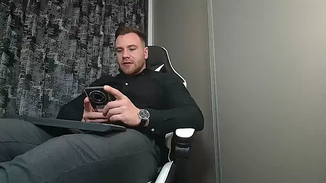 Thori92 online show from February 12, 2025, 6:09 pm