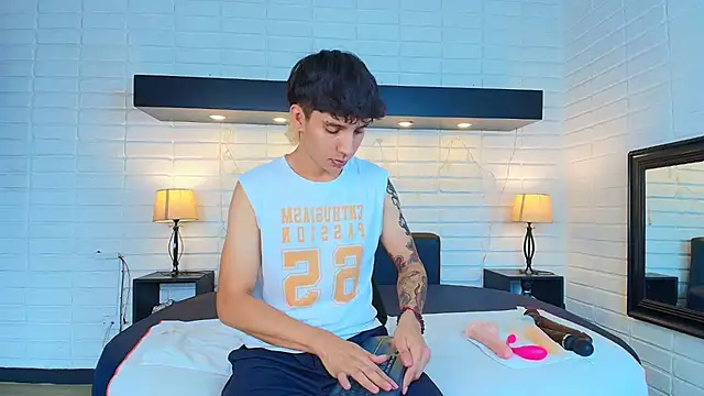 JacoboSwam online show from December 26, 2024, 2:37 pm