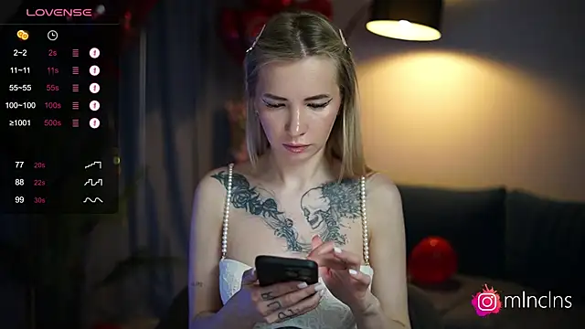 Snapshot of melanielwithu chatting on February 22, 2025, 4:19 pm melanielwithu online show from February 22, 2025, 4:19 pm