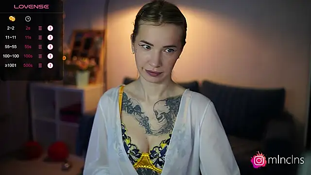 Snapshot of melanielwithu chatting on March 11, 2025, 3:05 am melanielwithu online show from March 11, 2025, 3:05 am