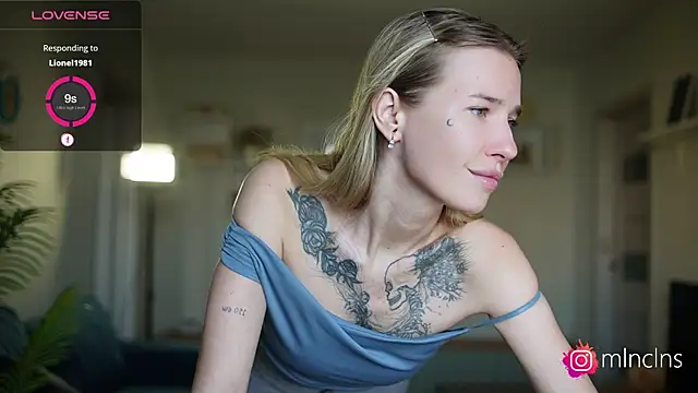 Snapshot of melanielwithu chatting on September 11, 2025, 3:01 pm melanielwithu online show from September 11, 2025, 3:01 pm