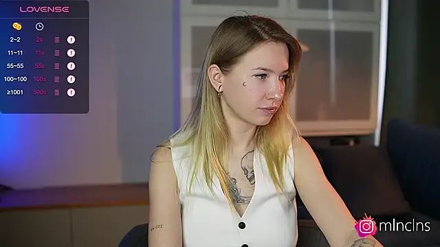 Snapshot of melanielwithu chatting on November 5, 2025, 11:21 am melanielwithu online show from November 5, 2025, 11:21 am