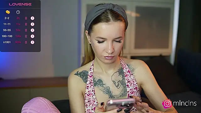 Snapshot of melanielwithu chatting on November 7, 2025, 11:54 am melanielwithu online show from November 7, 2025, 11:54 am