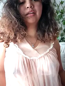 Peach Girll online show from March 18, 2025, 5:10 pm