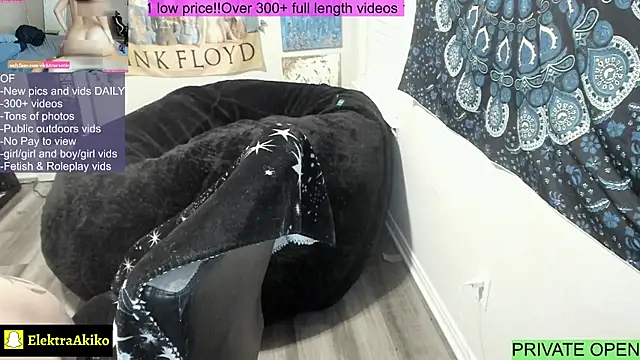 ElektraExotic online show from September 18, 2025, 8:05 am