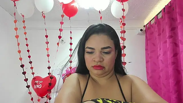Snapshot of Cloe_35 chatting on February 12, 2025, 3:38 pm Cloe 35 online show from February 12, 2025, 3:38 pm