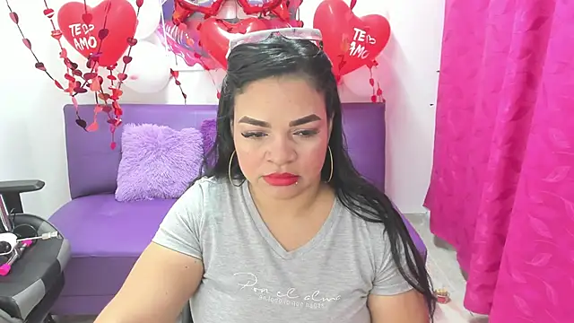 Snapshot of Cloe_35 chatting on February 13, 2025, 3:35 pm Cloe 35 online show from February 13, 2025, 3:35 pm