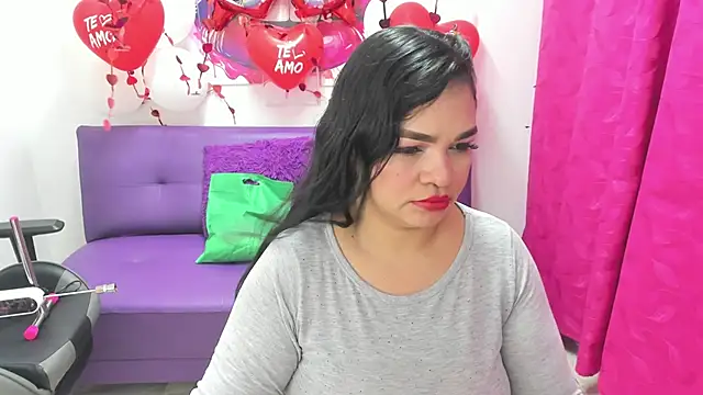 Snapshot of Cloe_35 chatting on February 14, 2025, 3:36 pm Cloe 35 online show from February 14, 2025, 3:36 pm