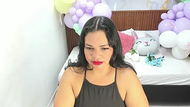 Cloe 35 online show from April 6, 2026, 7:59 pm