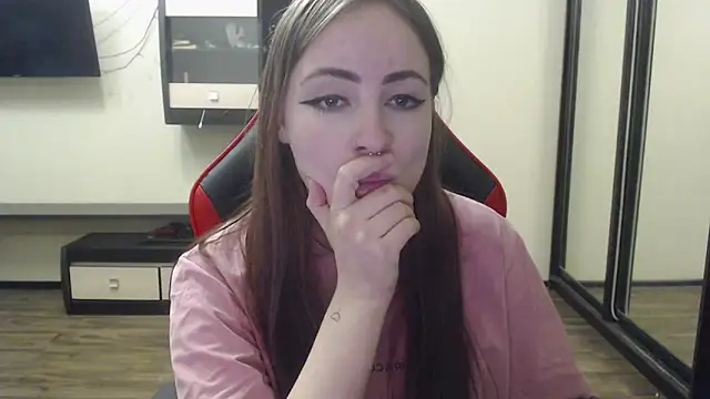 Laralianna online show from December 25, 2024, 4:32 pm