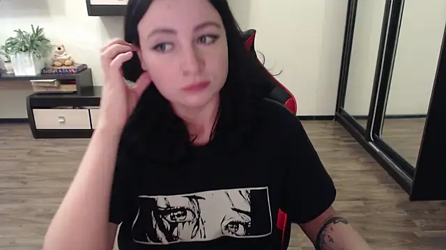 Laralianna online show from September 25, 2025, 12:42 pm