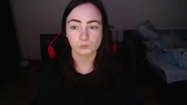 Laralianna online show from February 4, 2026, 6:14 pm