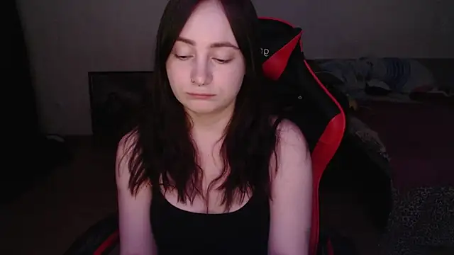 Laralianna online show from April 1, 2026, 7:44 pm