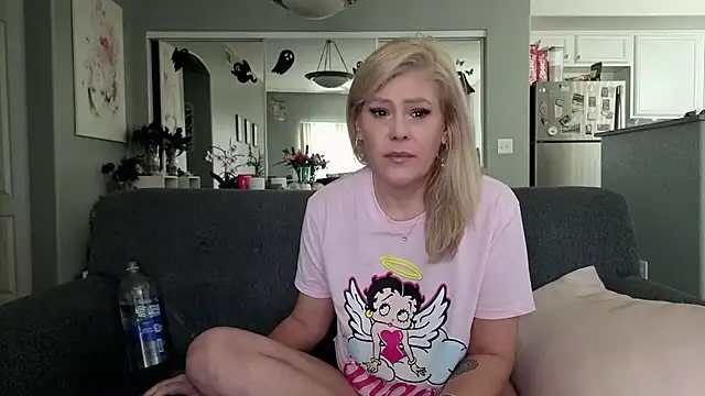 Lexi Shocker online show from November 2, 2025, 5:48 pm