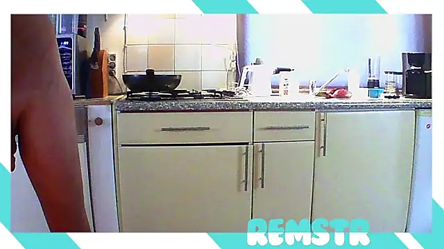 Snapshot of Remstr chatting on December 1, 2025, 11:59 am Remstr online show from December 1, 2025, 11:59 am