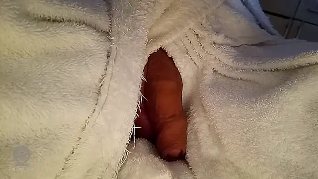 Snapshot of Remstr chatting on December 23, 2025, 8:45 am Remstr online show from December 23, 2025, 8:45 am